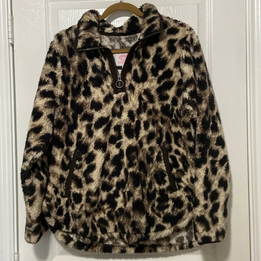 Cozy Sherpa cheetah pullover - Picture 1 of 4